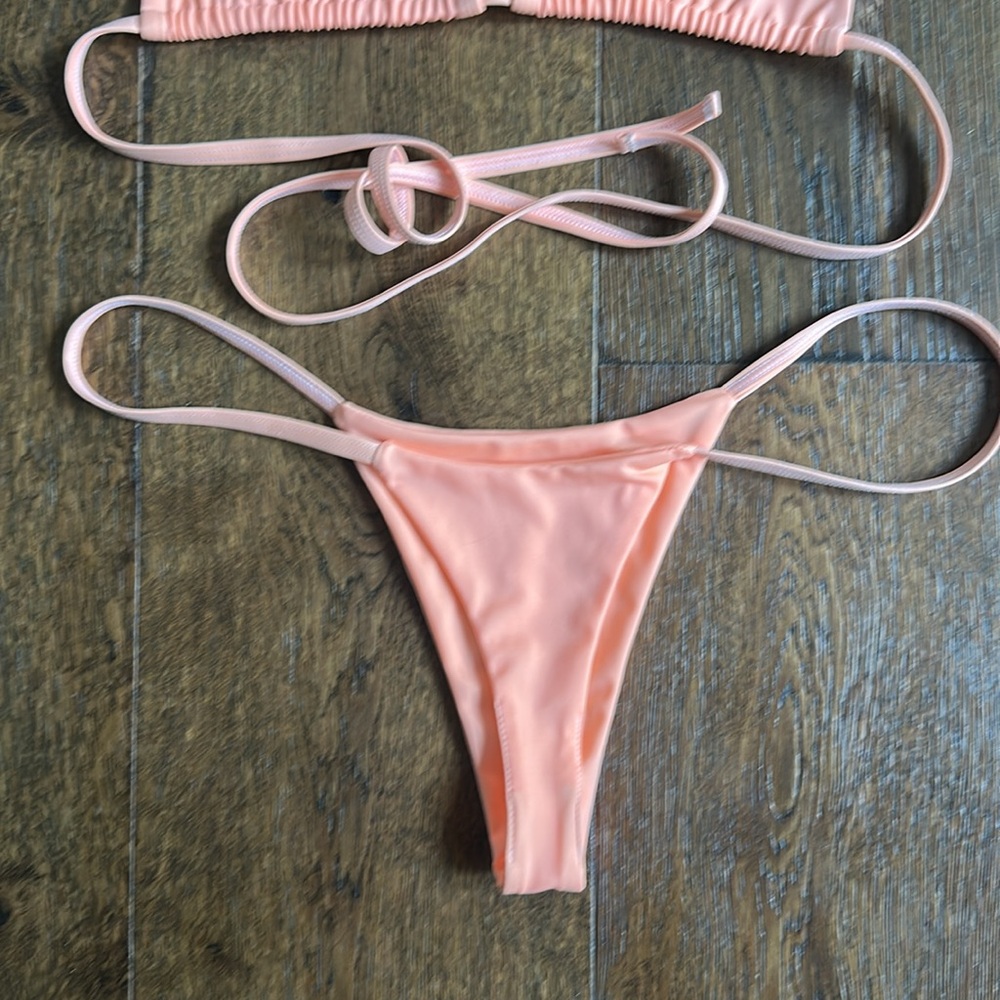 Kristen Lonie Bikini - Picture 4 of 8
